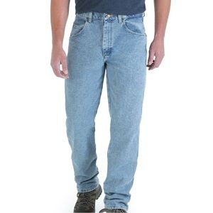 New With Tags Wrangler Men’s Rugged Wear Relaxed Fit Jeans Size 31X32